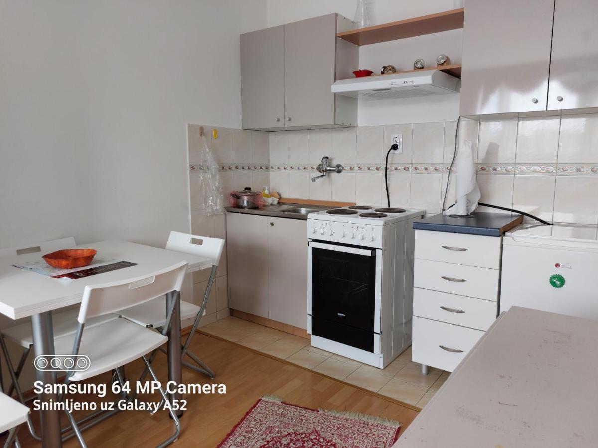 Apartment Daca Stan Belgrado Buitenkant foto