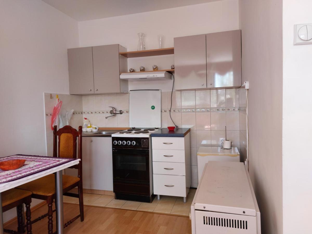 Apartment Daca Stan Belgrado Buitenkant foto